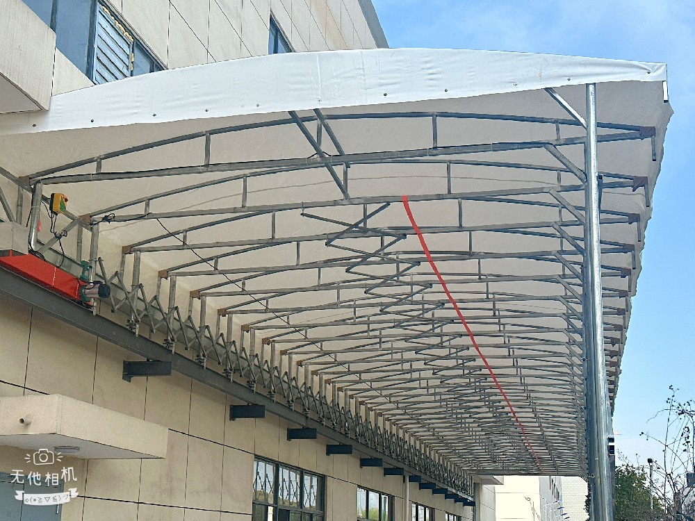 推拉棚（péng） 廠房過道連廊大跨度懸空電動伸縮雨棚（péng） 一件開合（hé）可定製 防違（wéi）建