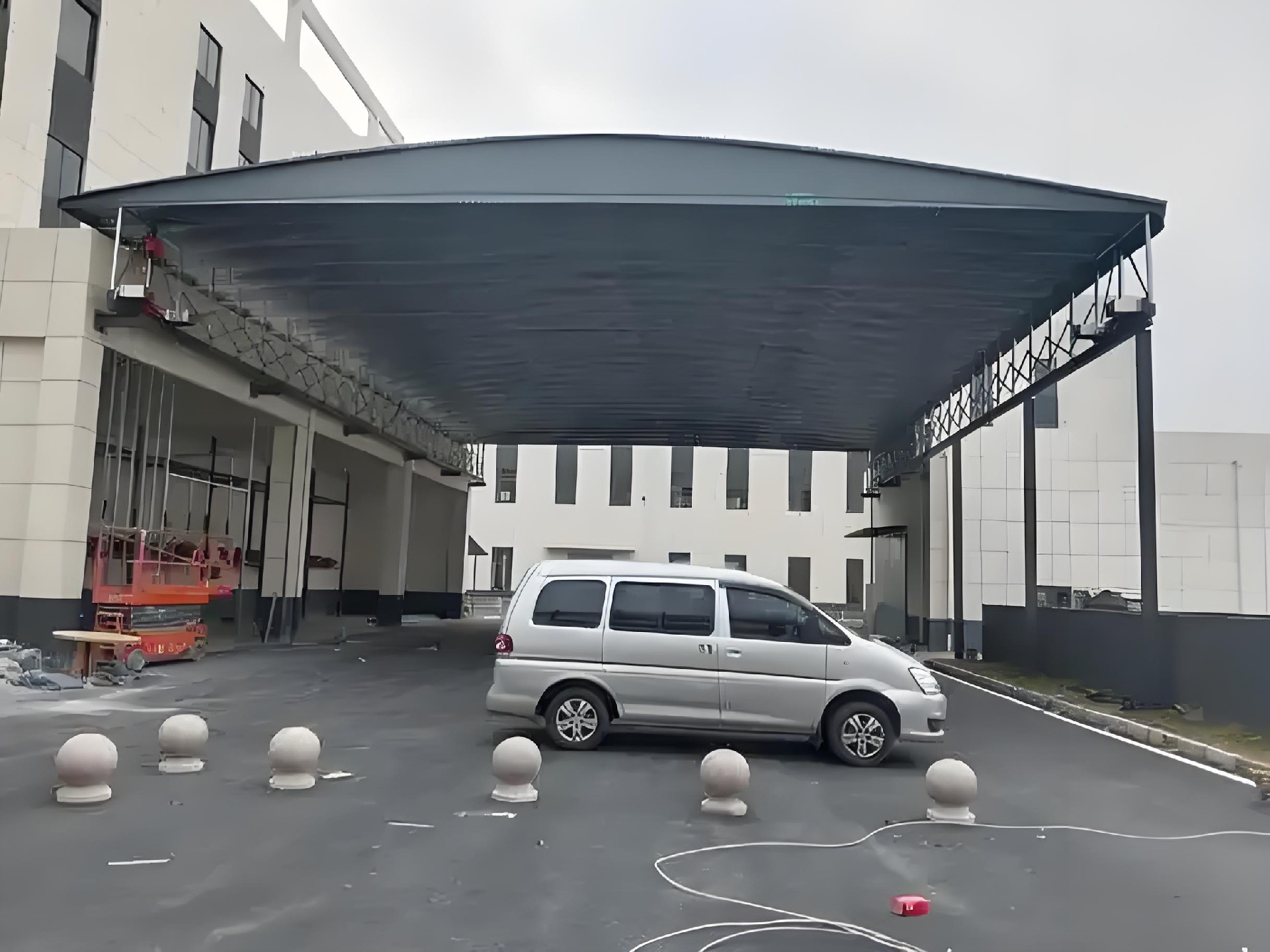 單邊（biān）立柱（zhù）電動雨棚 (2).jpg