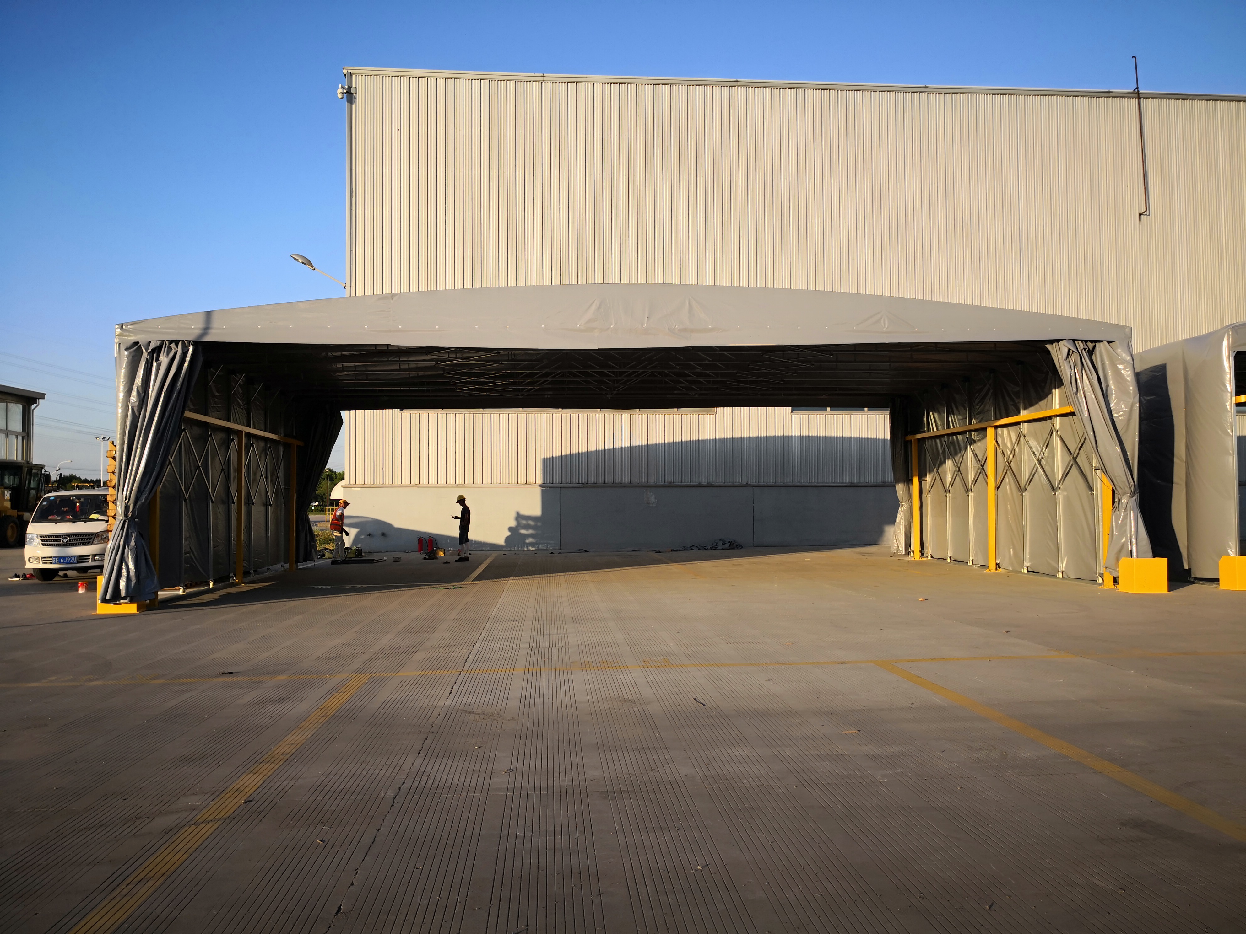 簡（jiǎn）單介紹電動遮陽棚和手動遮陽棚的區別