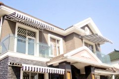 別墅區（qū）大門口怎樣（yàng）製作（zuò）陽光（guāng）房（fáng）遮陽雨棚